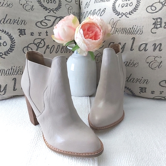 Chinese Laundry Shoes - Chinese laundry Zane women's cream beige ankle boots booties new